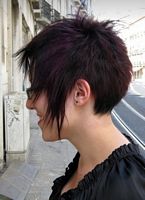 cieniowane fryzury krótkie - uczesanie damskie z włosów krótkich cieniowanych zdjęcie numer 83B